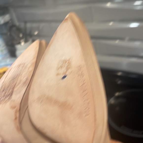 BCBG MAXAZRIA Women ama-Raine Pointed Toe Pumps Shoes - Picture 6 of 7